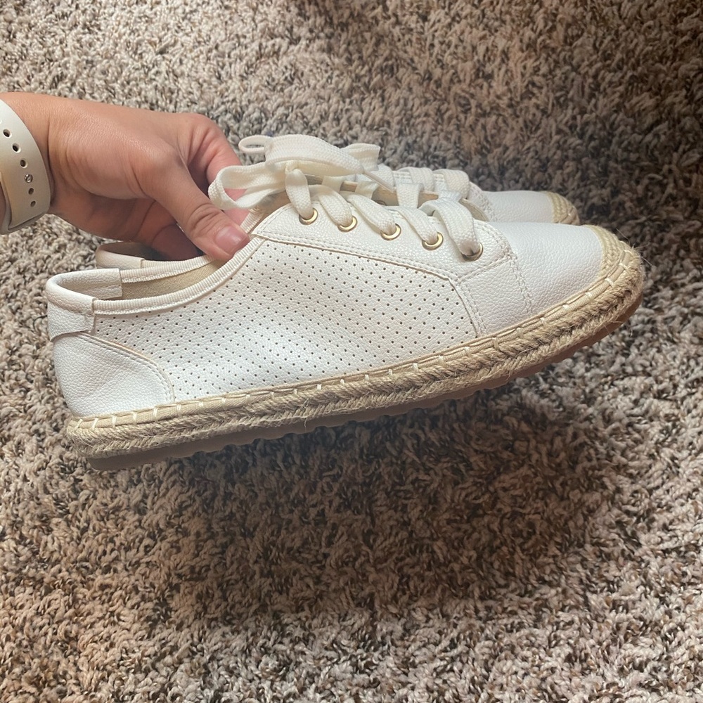 Women’s sneakers NWOT